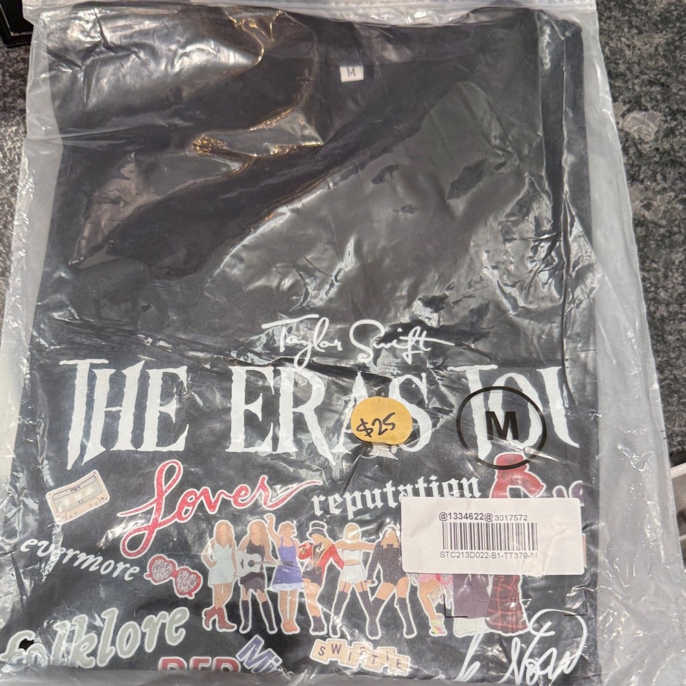 The Eras Tour Black T-Shirt Taylor Swift - Picture 5 of 5